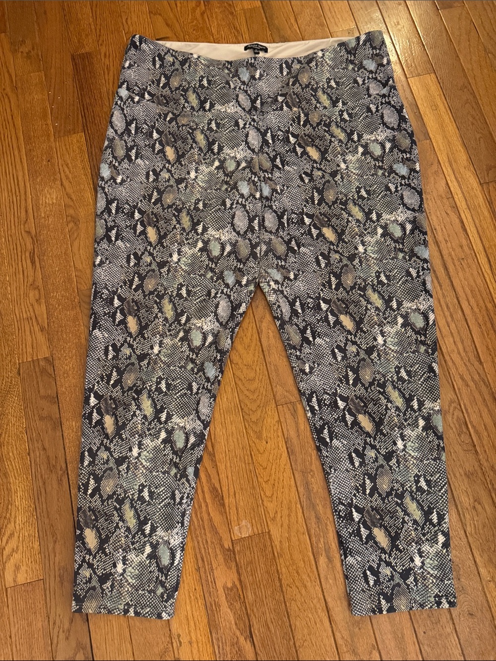 Snake-Print Stretch Leggings in Blue and Gray